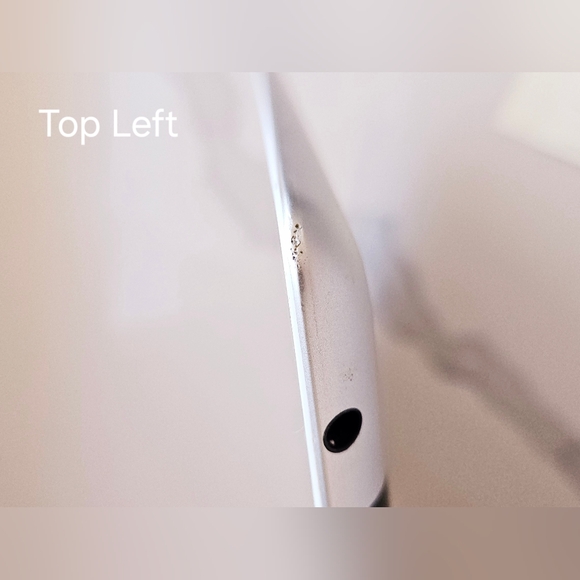 Apple iPad 2 + Charging Cable - Picture 12 of 14